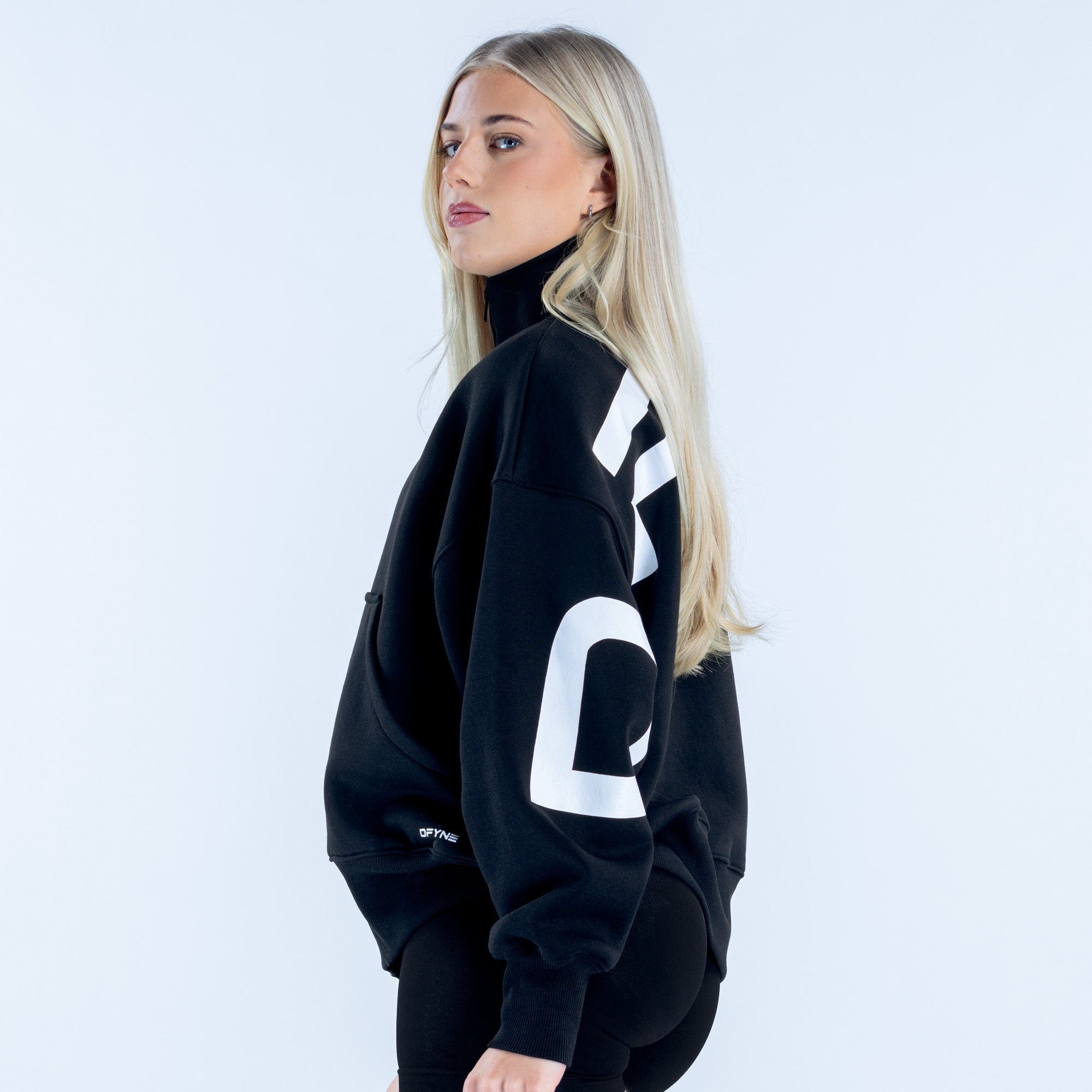 ダッフィー Signature Quarter Zip Sweatshirt – DFYNE